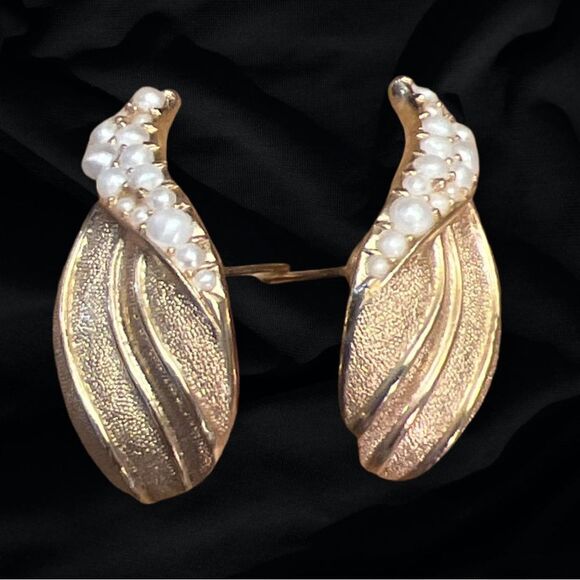 Vintage Pearl & Gold tone Clip on Earrings - Picture 3 of 7